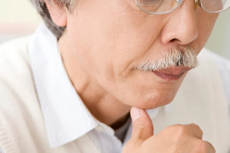 入れ歯が合っていないと、さまざまなトラブルを引き起こします。